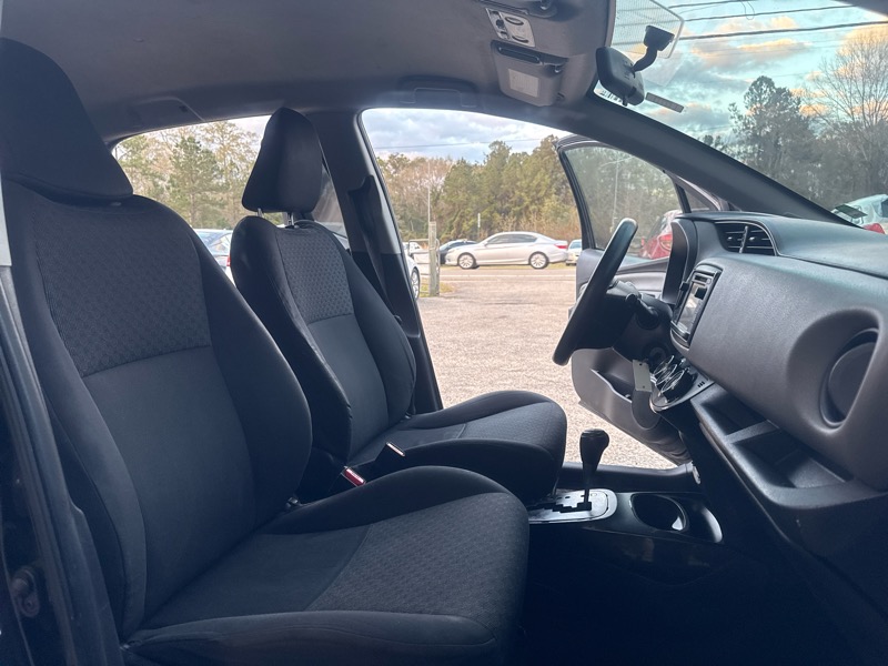 Toyota Yaris LE 5-Door AT 2015