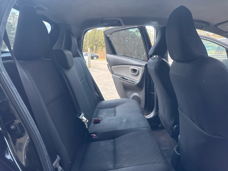 Toyota Yaris LE 5-Door AT 2015