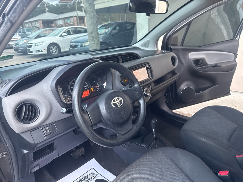 Toyota Yaris LE 5-Door AT 2015