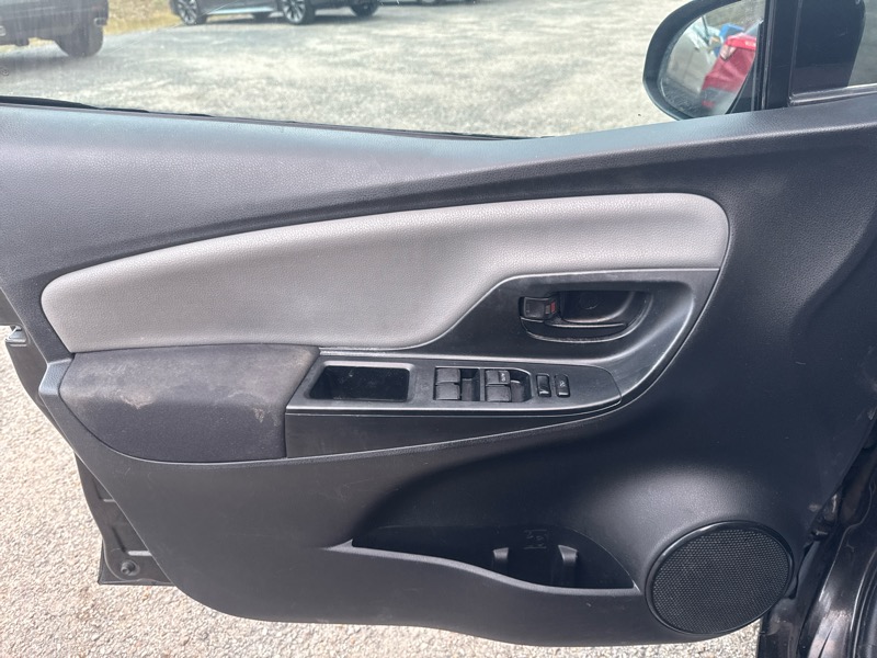 Toyota Yaris LE 5-Door AT 2015