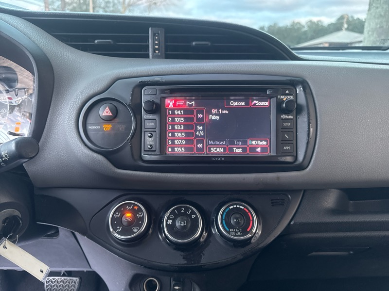 Toyota Yaris LE 5-Door AT 2015