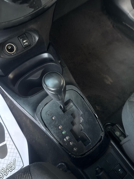 Toyota Yaris LE 5-Door AT 2015