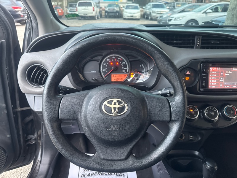 Toyota Yaris LE 5-Door AT 2015