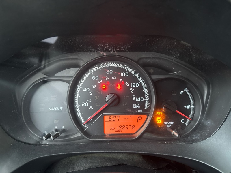 Toyota Yaris LE 5-Door AT 2015