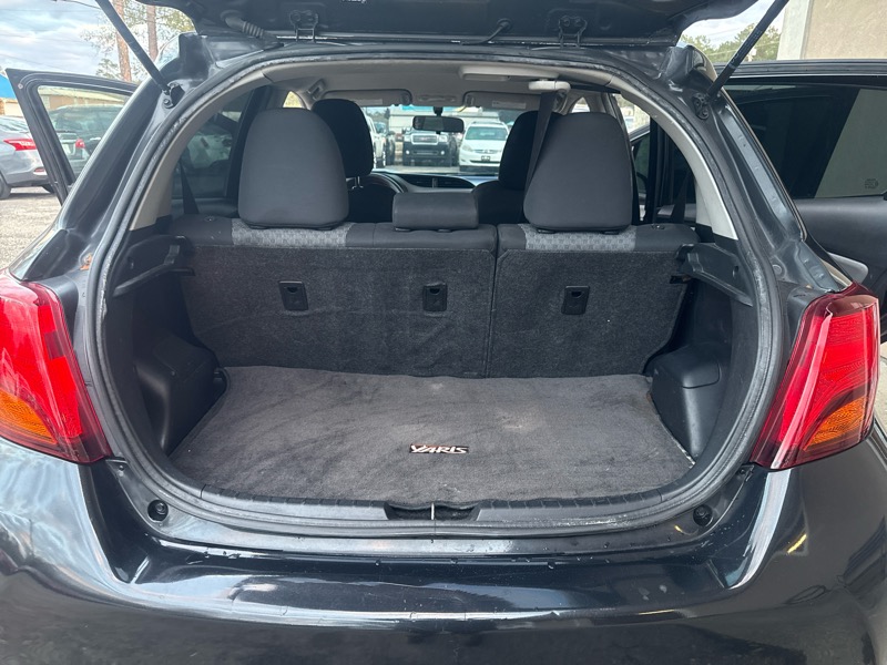 Toyota Yaris LE 5-Door AT 2015