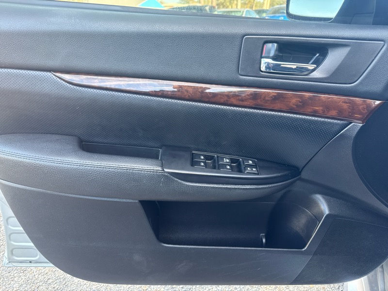 Subaru Legacy 3.6R Limited 2013