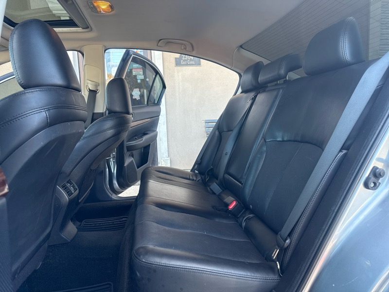 Subaru Legacy 3.6R Limited 2013