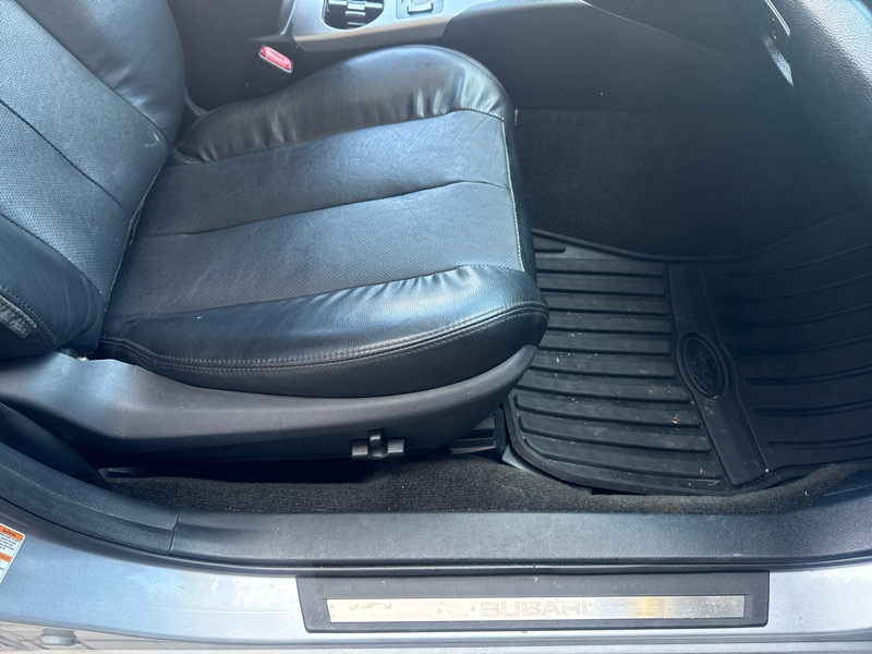 Subaru Legacy 3.6R Limited 2013