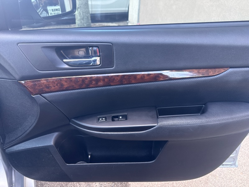 Subaru Legacy 3.6R Limited 2013