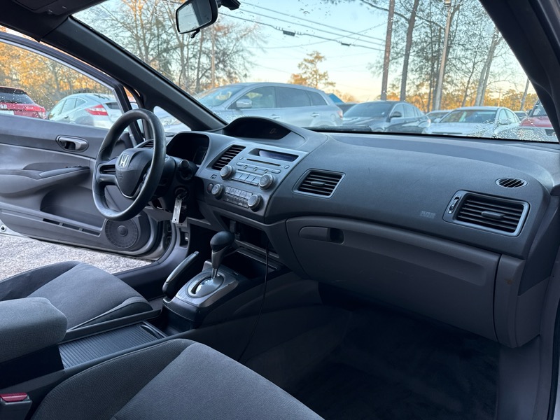 Honda Civic 4dr Sdn DX Auto 2007