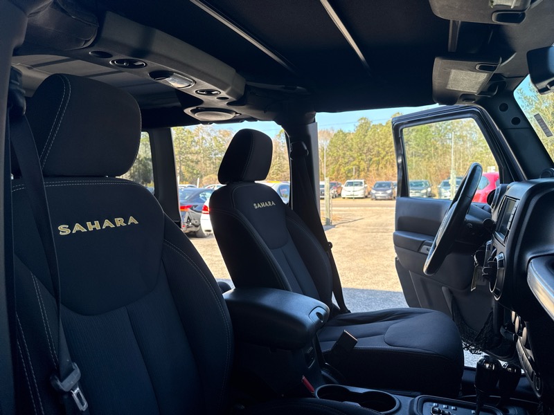 Jeep Wrangler Unlimited Sahara 4WD 2014