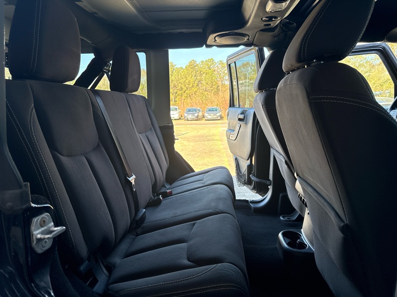 Jeep Wrangler Unlimited Sahara 4WD 2014