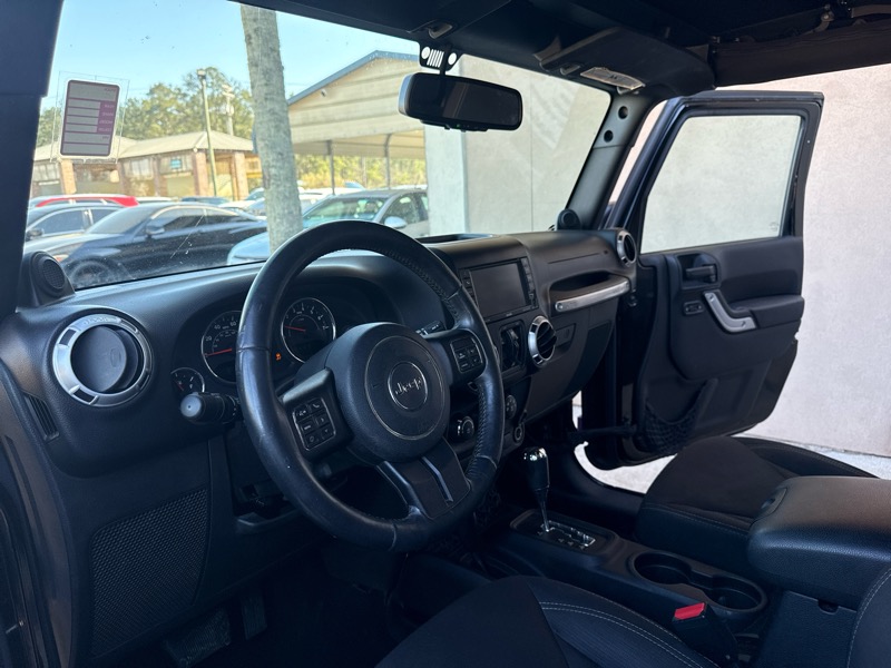 Jeep Wrangler Unlimited Sahara 4WD 2014