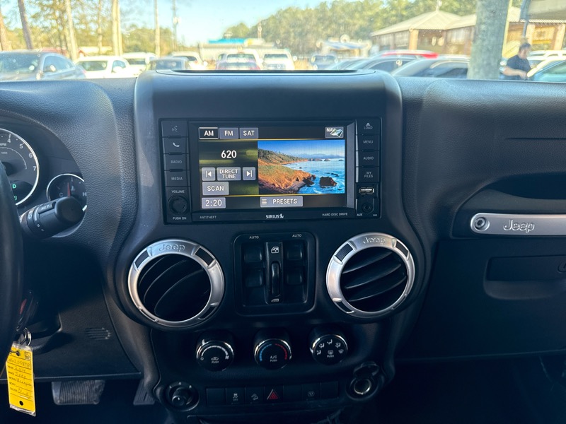 Jeep Wrangler Unlimited Sahara 4WD 2014