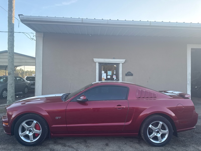Ford Mustang GT Deluxe Coupe 2006