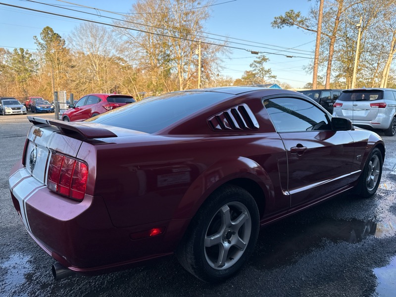 Ford Mustang GT Deluxe Coupe 2006