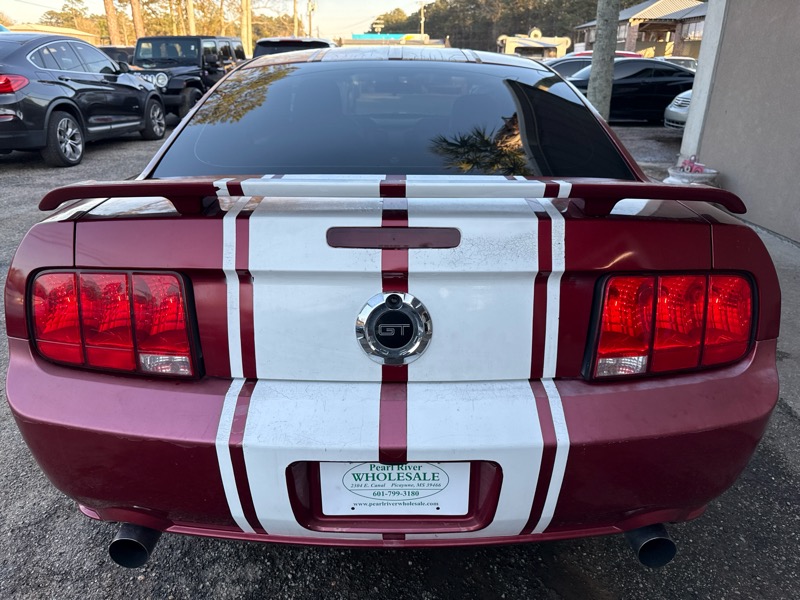 Ford Mustang GT Deluxe Coupe 2006