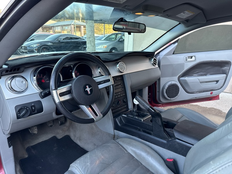 Ford Mustang GT Deluxe Coupe 2006