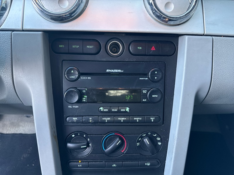 Ford Mustang GT Deluxe Coupe 2006