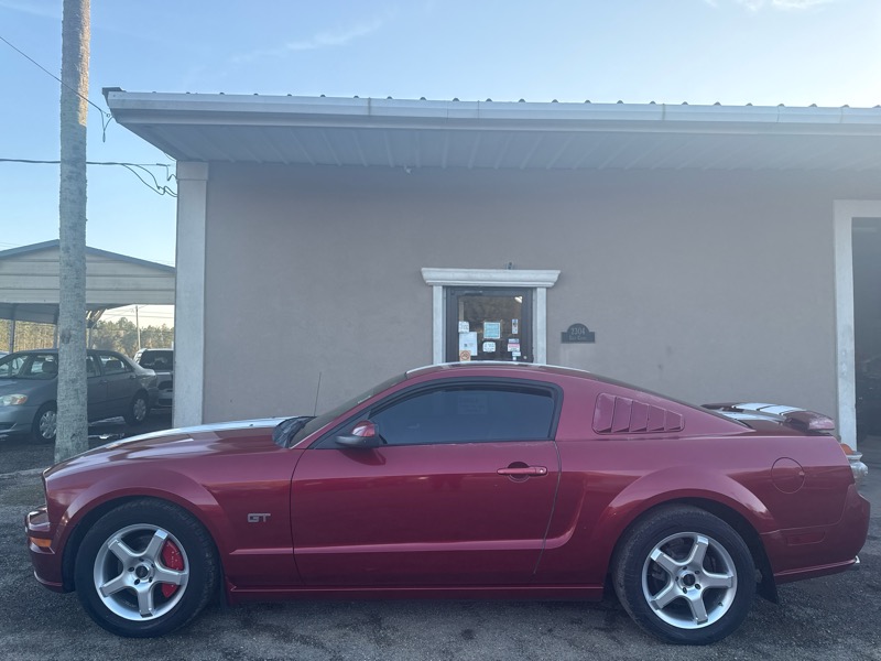 Ford Mustang GT Deluxe Coupe 2006