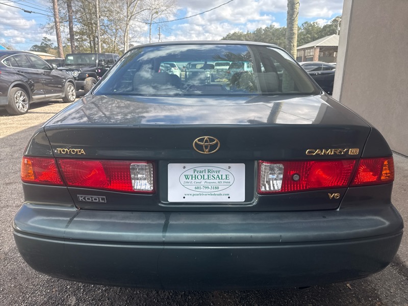 Toyota Camry LE V6 2001