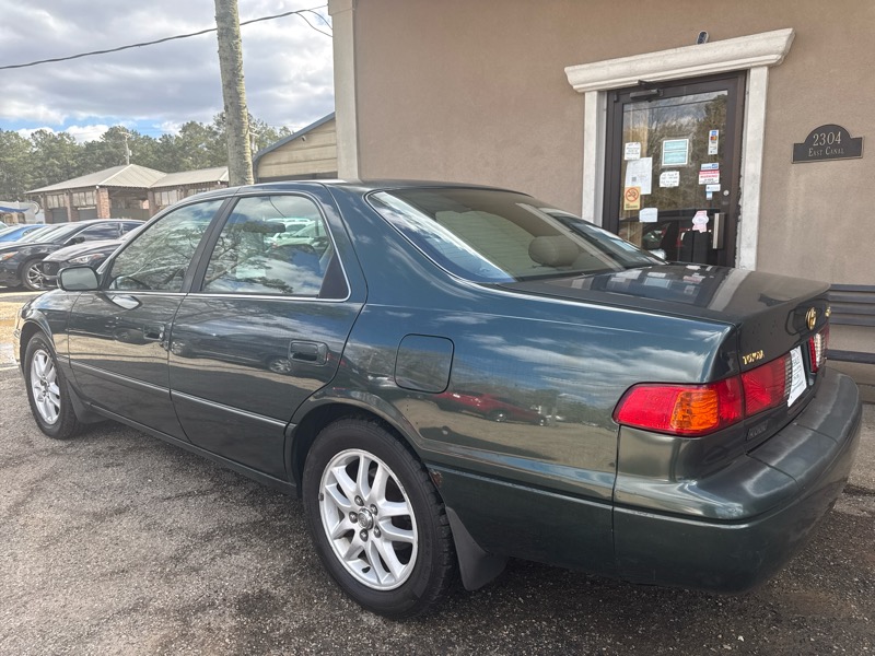 Toyota Camry LE V6 2001