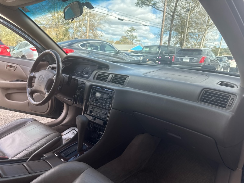 Toyota Camry LE V6 2001