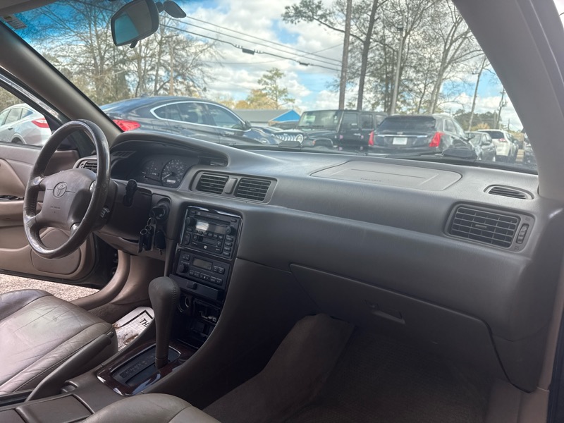 Toyota Camry LE V6 2001