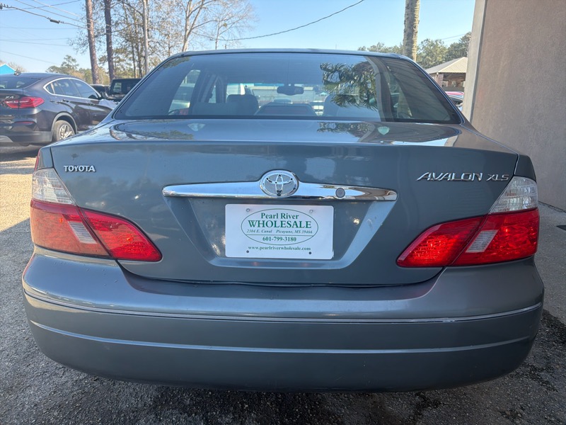 Toyota Avalon XL 2004