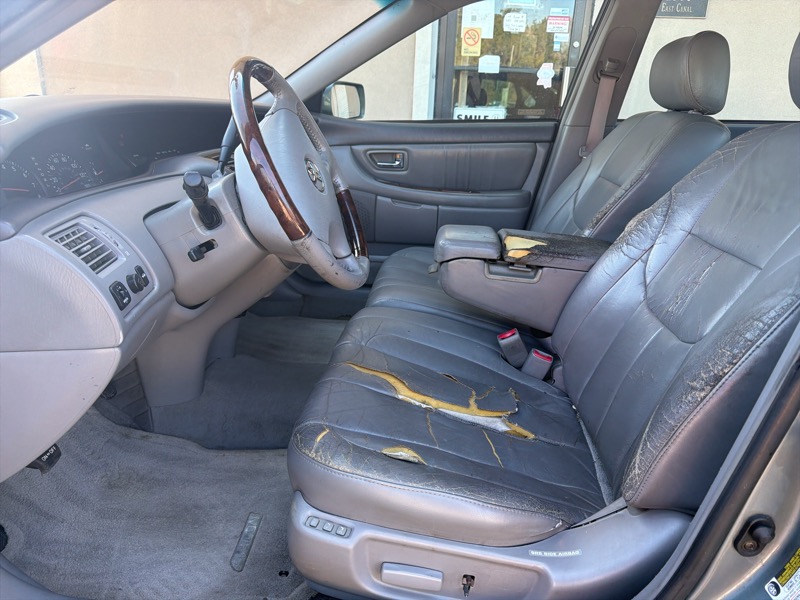 Toyota Avalon XL 2004