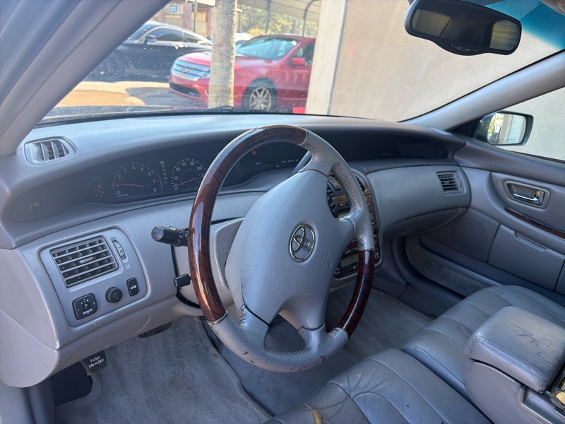 Toyota Avalon XL 2004