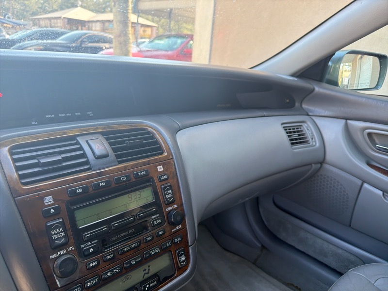 Toyota Avalon XL 2004