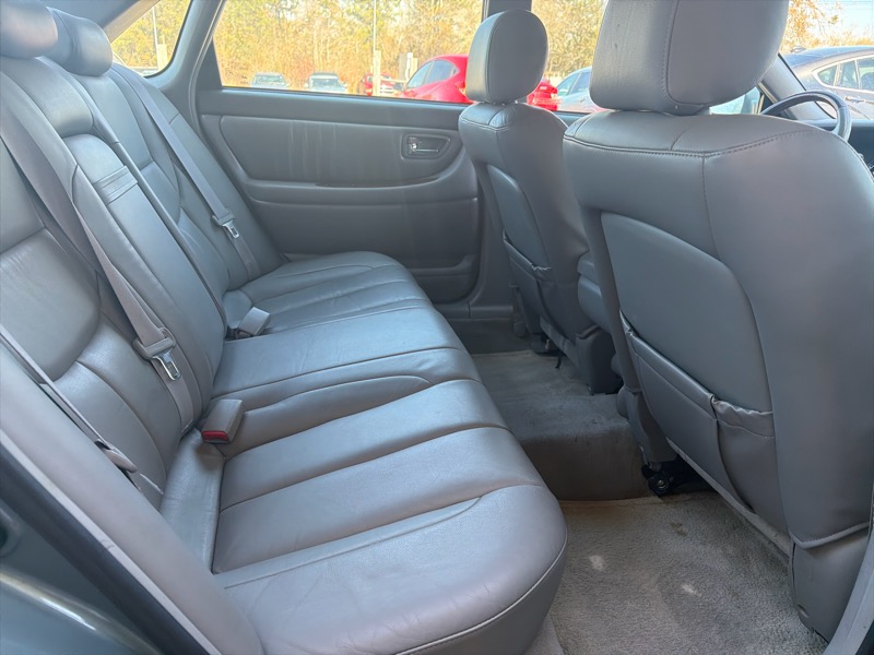 Toyota Avalon XL 2004