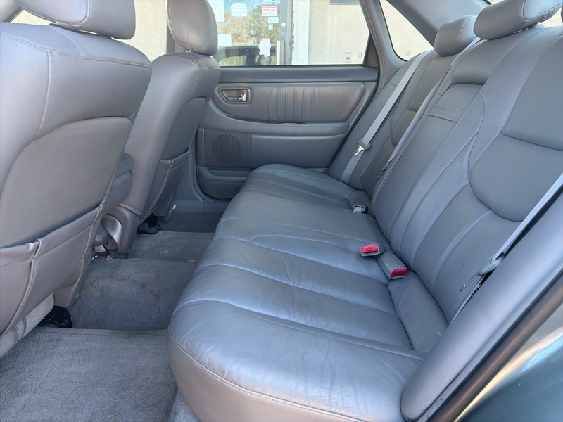 Toyota Avalon XL 2004