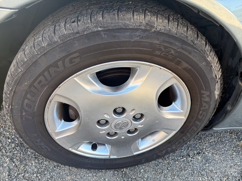 Toyota Avalon XL 2004