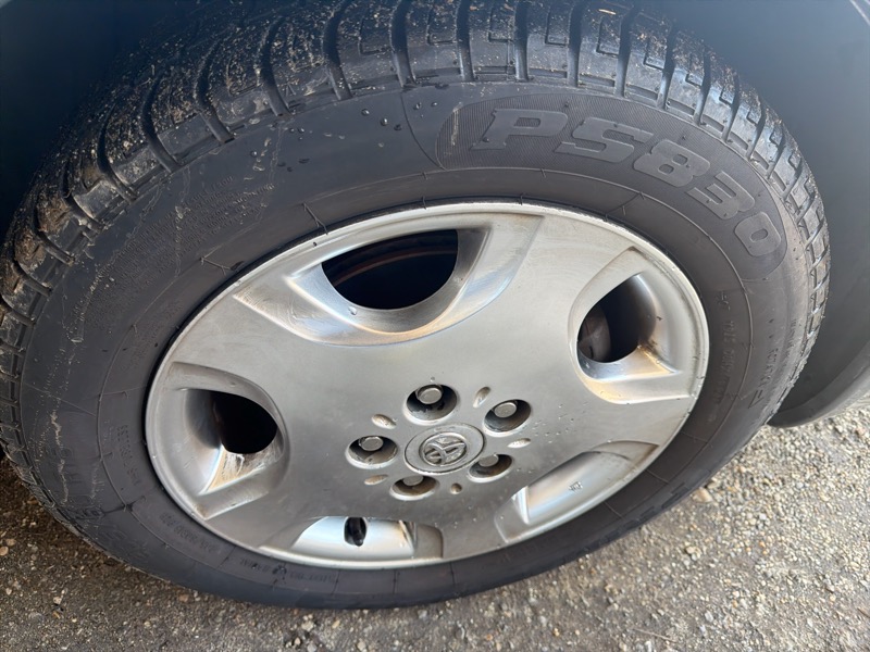 Toyota Avalon XL 2004