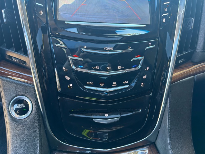 Cadillac Escalade Luxury 2WD 2015