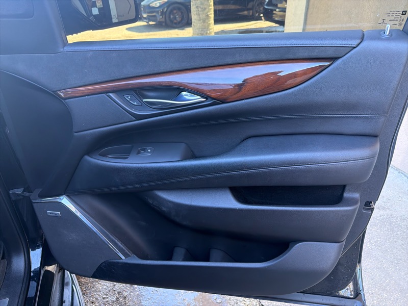 Cadillac Escalade Luxury 2WD 2015