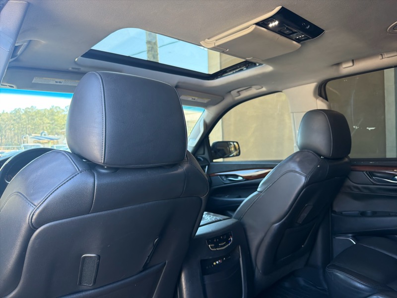 Cadillac Escalade Luxury 2WD 2015