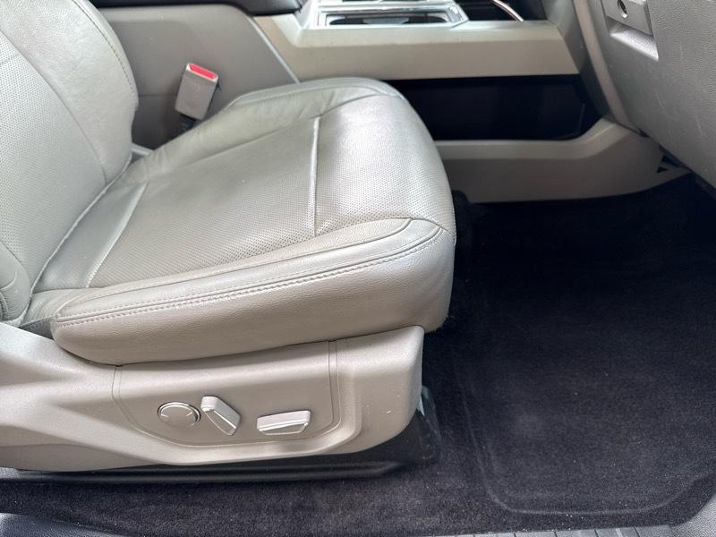 Ford F-150 4WD SuperCab 145" Lariat 2016