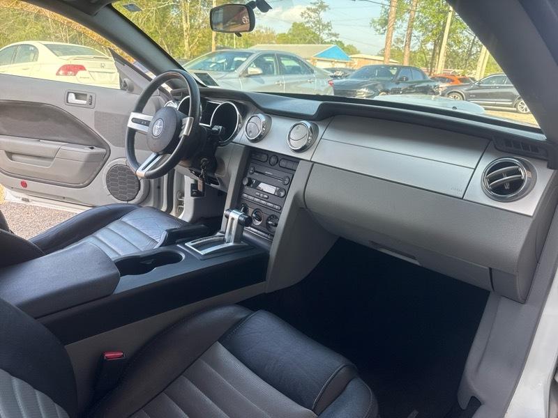 Ford Mustang GT Deluxe Coupe 2007