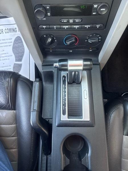 Ford Mustang GT Deluxe Coupe 2007