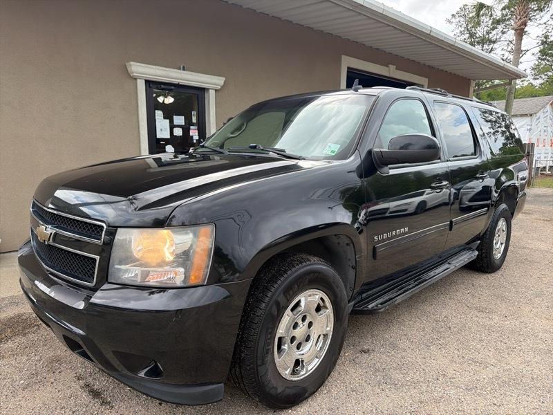 Chevrolet Suburban LT 1500 2WD 2011