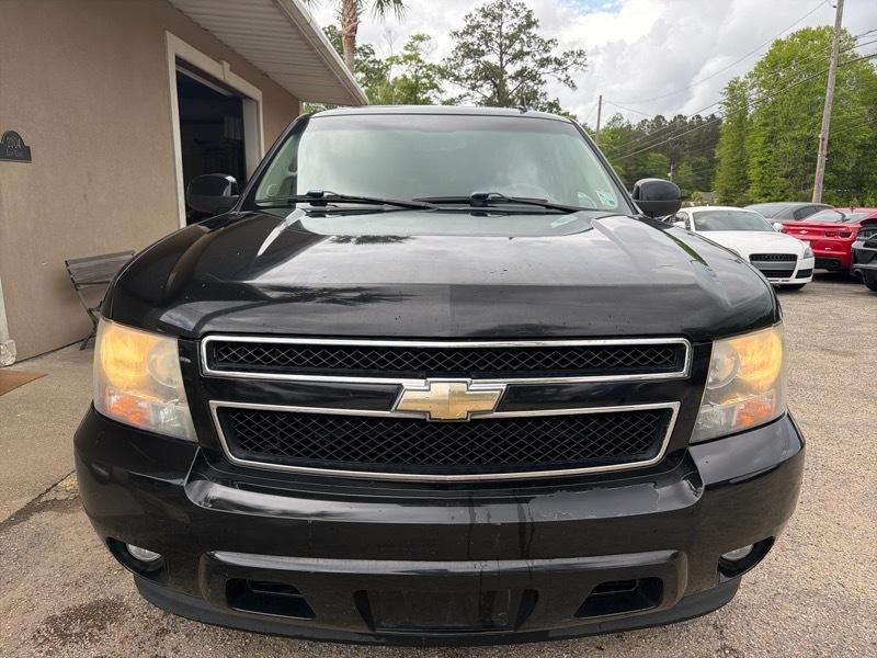 Chevrolet Suburban LT 1500 2WD 2011