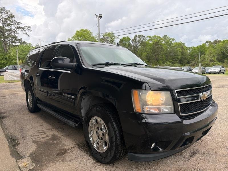Chevrolet Suburban LT 1500 2WD 2011