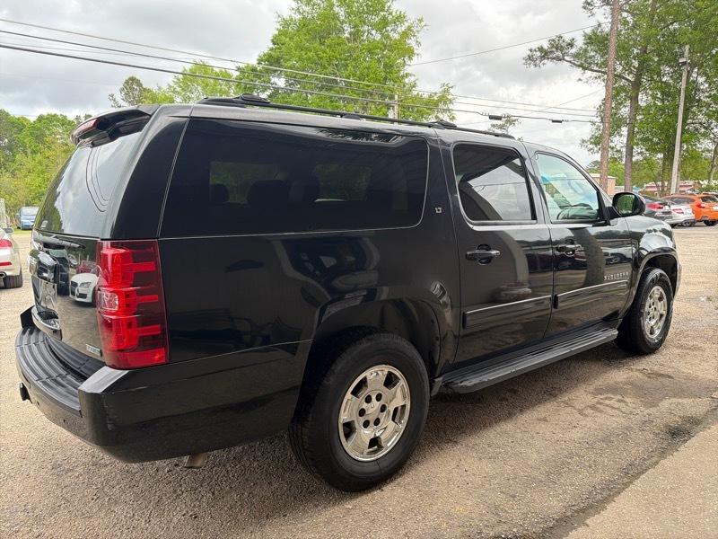 Chevrolet Suburban LT 1500 2WD 2011