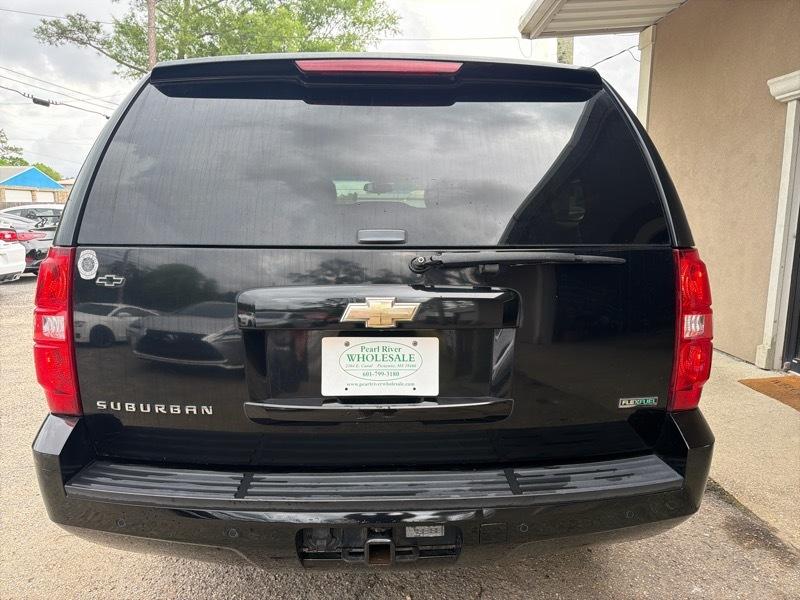 Chevrolet Suburban LT 1500 2WD 2011