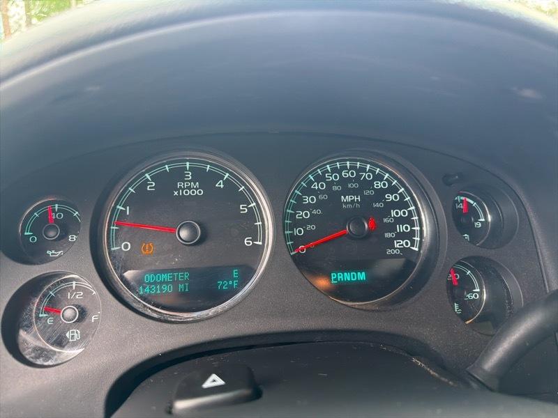 Chevrolet Suburban LT 1500 2WD 2011