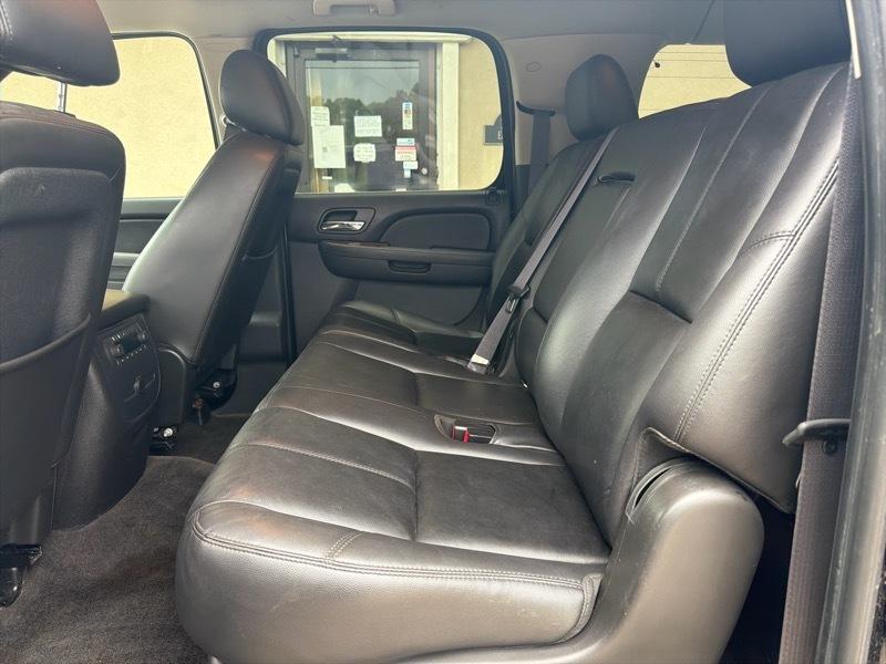 Chevrolet Suburban LT 1500 2WD 2011