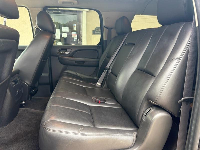 Chevrolet Suburban LT 1500 2WD 2011